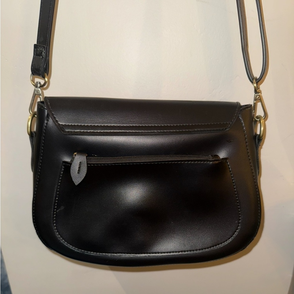 Classic Black Crossbody Saddle Bag with Gold Hardware ✨ - Picture 8 of 12